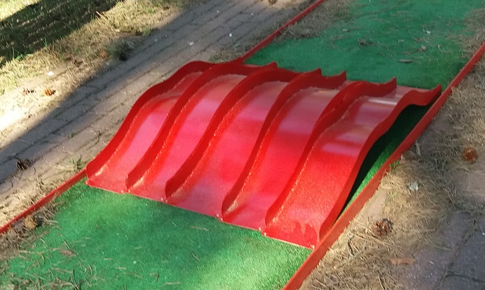 5 waves hill - mini golf obstacle Image